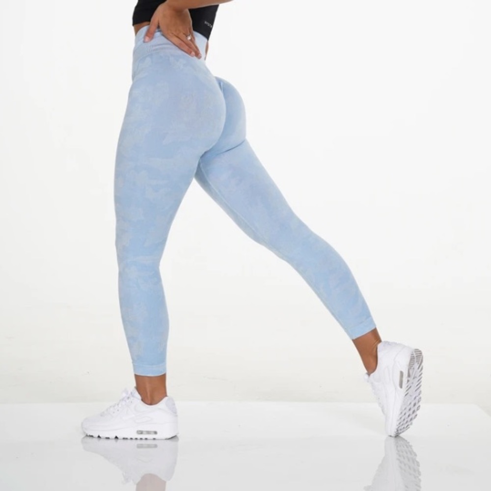 NVGTN Icy Blue Camo Seamless Leggings. Size M